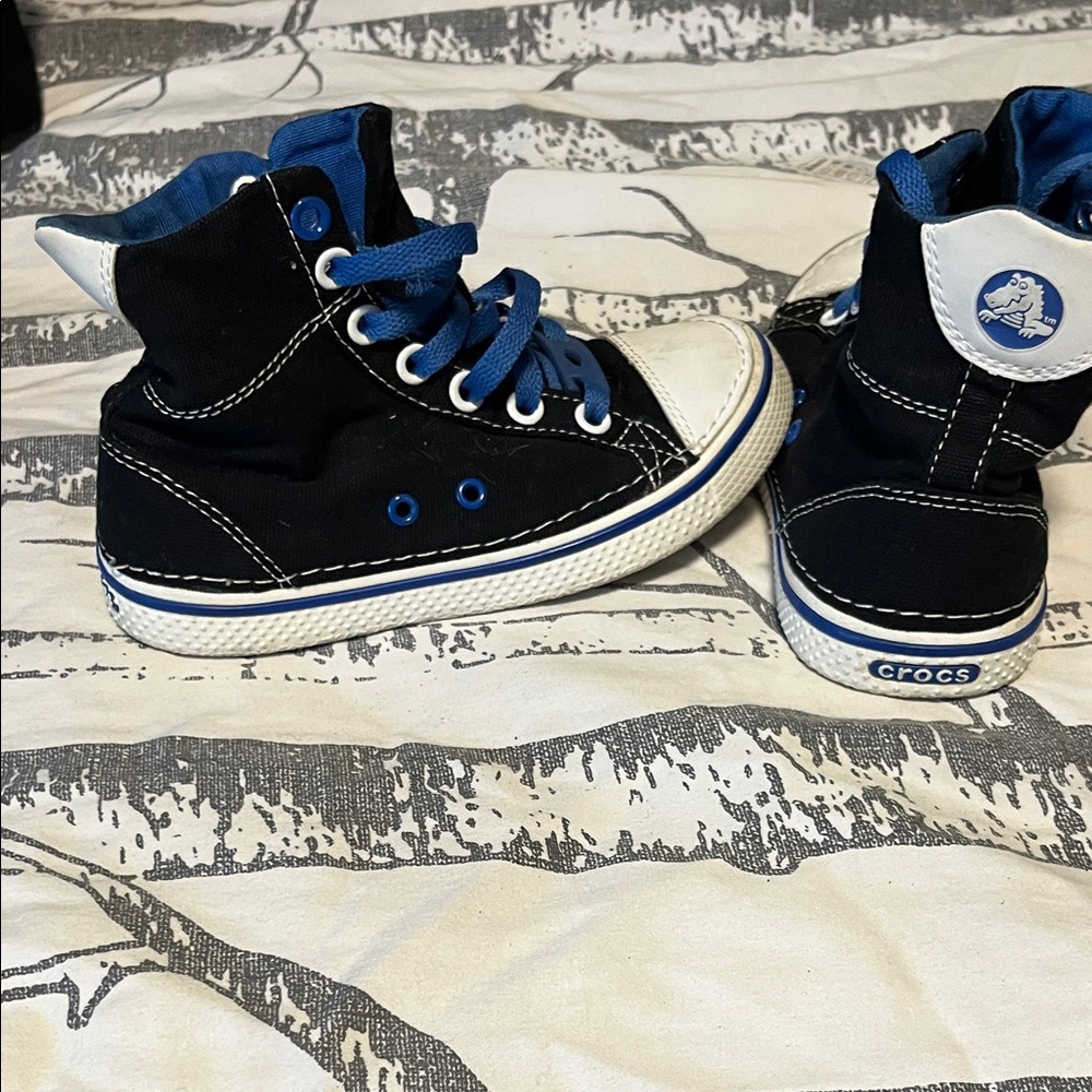 CROCS Kids Black and Blue High-Top Sneakers